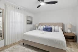 Steps to Pool & Beach, Ground-Floor Gulf Place Getaway & 7th Night Free!