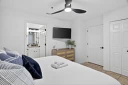 Steps to Pool & Beach, Ground-Floor Gulf Place Getaway & 7th Night Free!