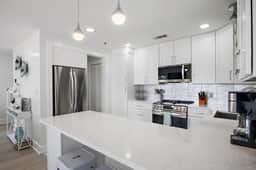 Private Beach, Pickleball, Tennis 3 heated pools!