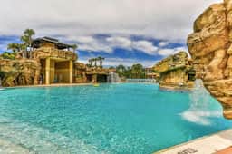 4 Bedroom Gorgeous Beachy Home - Resort Pool - 6 Seater Golf Cart
