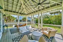4 Bedroom Gorgeous Beachy Home - Resort Pool - 6 Seater Golf Cart