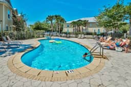 2 Bed condo on 30A! Pool Less than 1 Mile to the Beach!