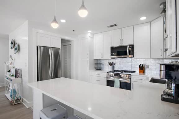 Private Beach, Pickleball, Tennis 3 heated pools!