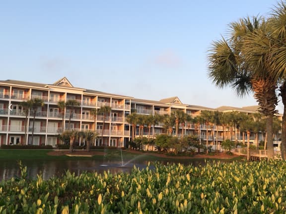 Private Beach, Pickleball, Tennis 3 heated pools!