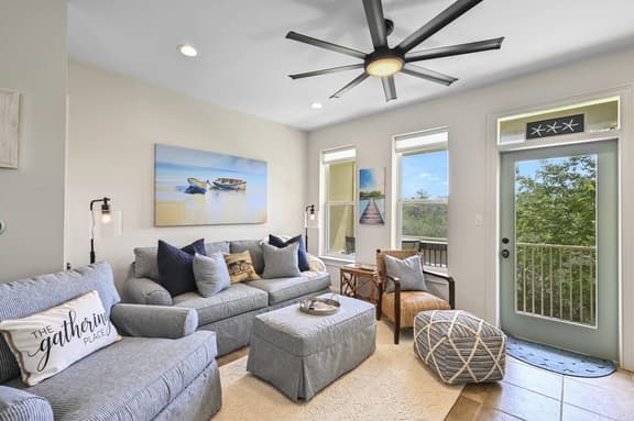 2 Bed condo on 30A! Pool Less than 1 Mile to the Beach!